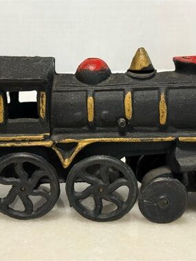Vintage  cast iron metal train steam engine